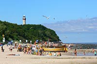 Niechorze - plaża i widok na latarnię morską